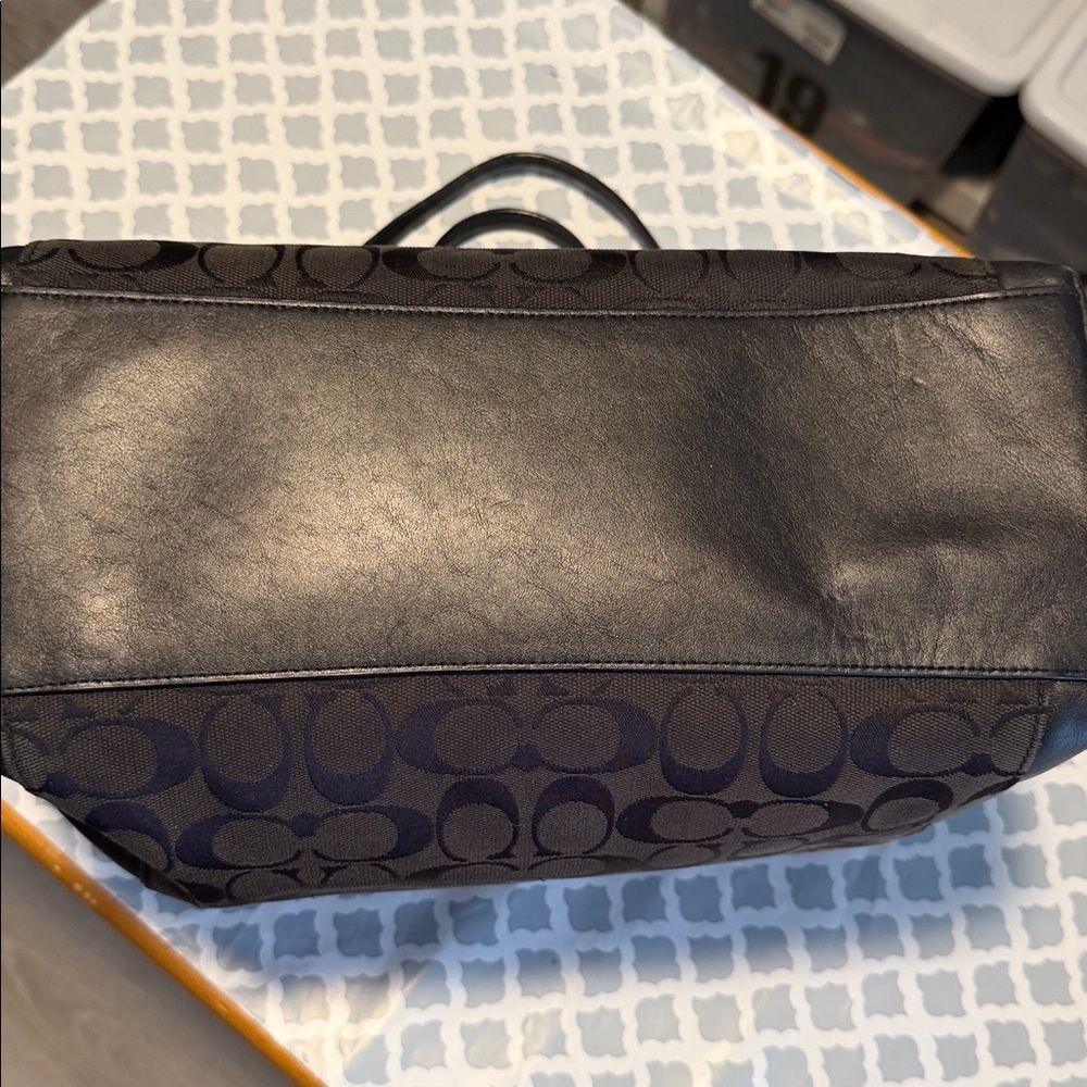 Coach Women's City Tote Bag in Signature Black Canvas and side Leather Pockets…. - Picture 9 of 15